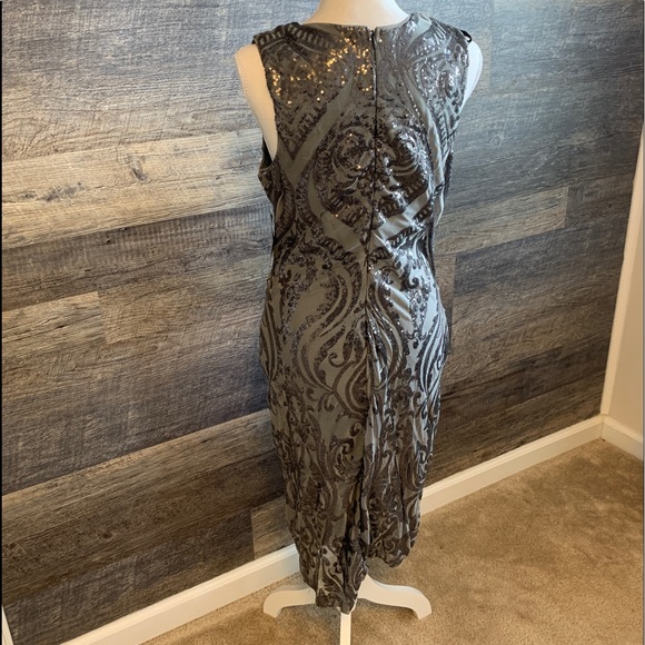 Silver sequins form fitted party dress - Picture 5 of 6